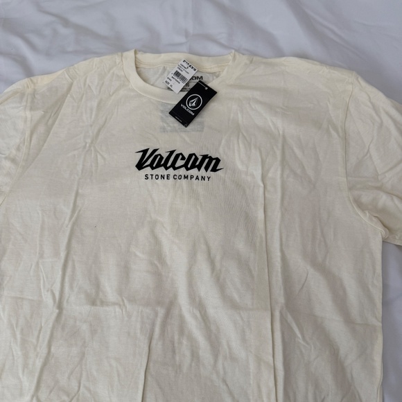 volcom short sleeve top  size XL  details: -NWT -short sleeve top  -100% cotton - Picture 3 of 3
